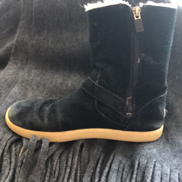 Girls authentic UGG black suede biker boots - Picture 2 of 6